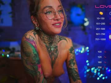 girl
        nickyneck cam image #869015