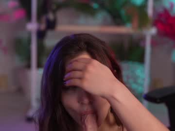 girl
        kittycaitlin cam image #3987771