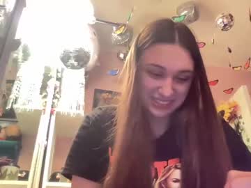 girl
        fairygirlcait cam image #2738002