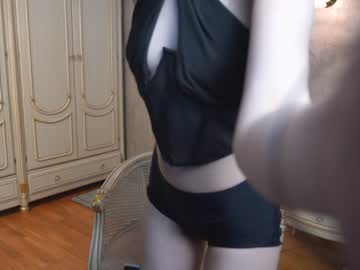 girl
        courtneyabigail cam image #2301350