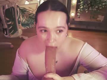 girl
        chery_lady22 cam image #4134802