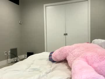 girl
        dreamy_gabriella01 cam image #3461604