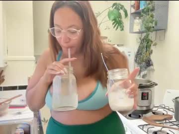 girl
        dreamyriri cam image #2833636
