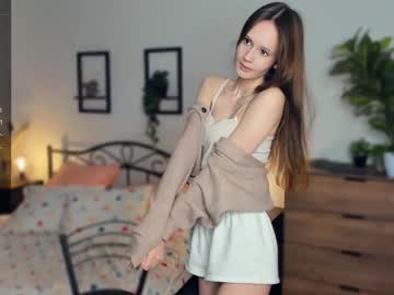 girl
        _g1ltter_ cam image #4161387