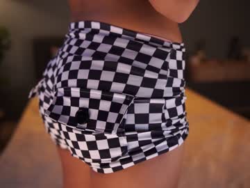 girl
        tessarosse_ cam image #1978866
