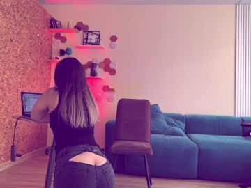 girl
        _artease_ cam image #758298