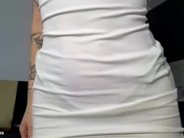 girl
        tootightwithbra cam image #4505713