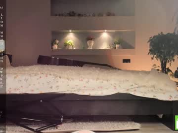 girl
        margarethowell cam image #4440430