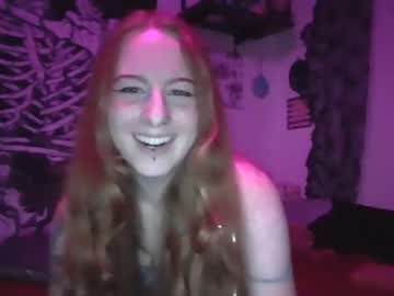 girl
        gingergardenia cam image #1888078
