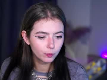 girl
        sirenevelyn cam image #3615900