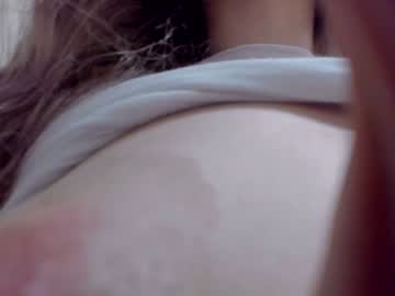 girl
        aminaswan_ cam image #22296