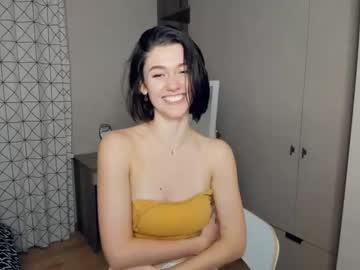 girl
        mias_energy cam image #2042717