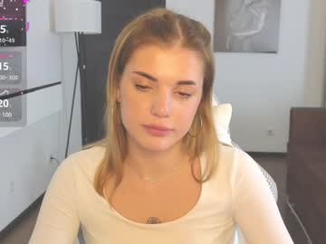 girl
        adri_dream cam image #4389736