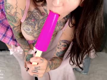 girl
        harliequinnx cam image #3298664