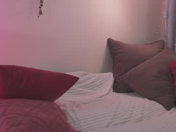 girl
        iara_mi cam image #3722685