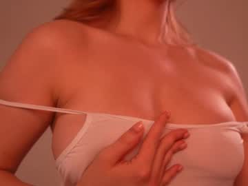 girl
        april_blush cam image #4211167
