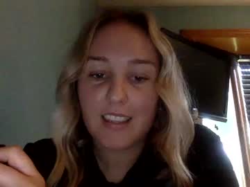 girl
        candy_cloudsx cam image #2832623