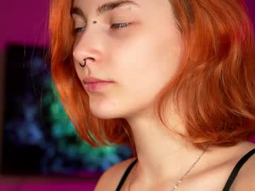 girl
        severs_enigma cam image #4028745