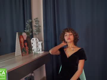 girl
        lenaelisabeth cam image #2243872