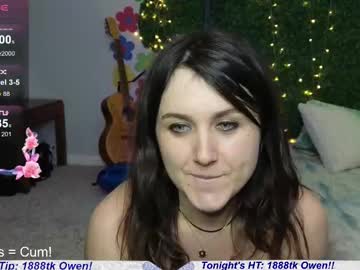 girl
        claireity cam image #4400134