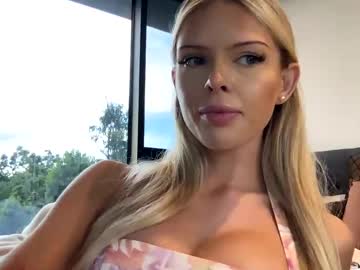 girl
        mishapalmer cam image #3940616