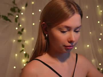 girl
        april_blush cam image #4156954