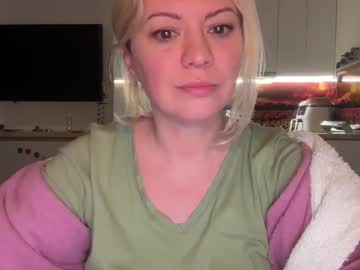girl
        kiradivine cam image #4149203