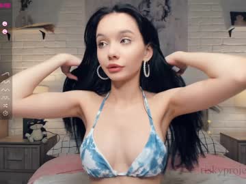 girl
        riskyproject cam image #1416825