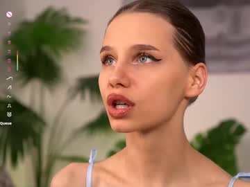 girl
        happynewdear cam image #4543001