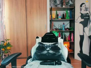 girl
        la_monna cam image #1360670