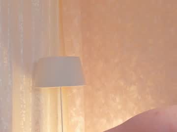 girl
        gummy_rabbit cam image #2541134