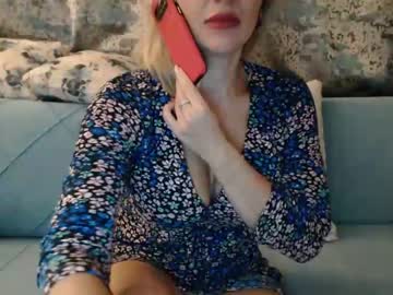 girl
        mallinia cam image #1483370