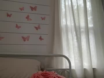 girl
        adorablair cam image #3369014