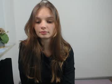 girl
        vivien_slender cam image #3017440