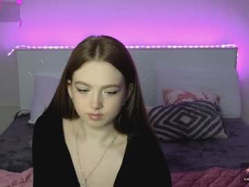 girl
        small_blondee cam image #4206495