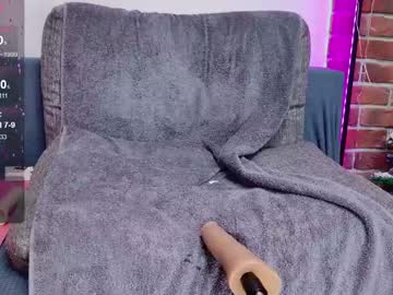 girl
        lea_loon cam image #3906303