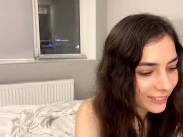 girl
        afinashy cam image #1799334