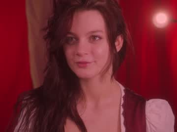 girl
        lorienn cam image #2575770