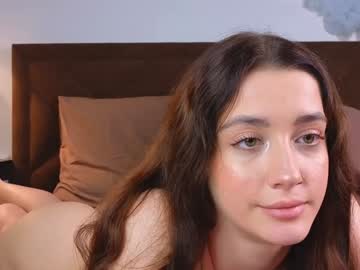 girl
        chloe_rizzi cam image #3806408