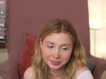 girl
        april_blush cam image #2956536