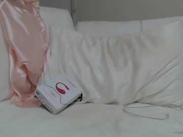 girl
        hornypetitegirl77 cam image #974579