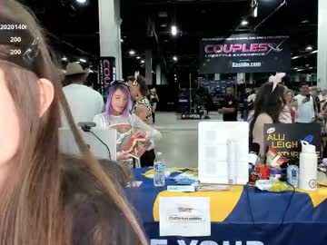 girl
        cidergal69 cam image #4364530