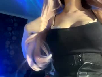 girl
        bubblybunnyyy cam image #3368460