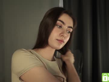 girl
        tessarosse_ cam image #1007258