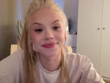 girl
        sonyaplush cam image #717754