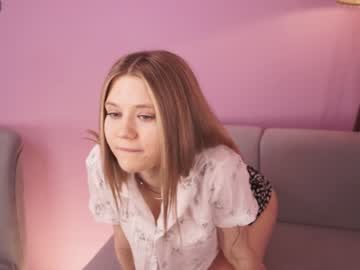 girl
        alisia_spinnet cam image #2189127