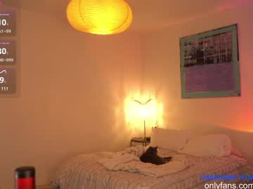 girl
        n_o_v_a cam image #4407299