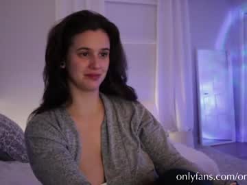 girl
        onlyems23 cam image #2628310