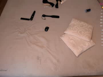girl
        theanytimeshow cam image #1325878