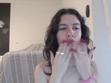 girl
        frenchava cam image #1756552